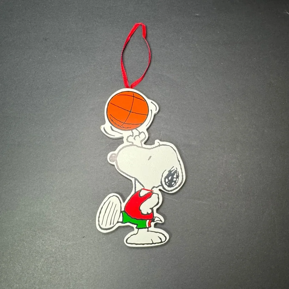 Kurt S. Adler Snoopy Peanuts Christmas Ornament Basketball‎ Player Hanging Decor
